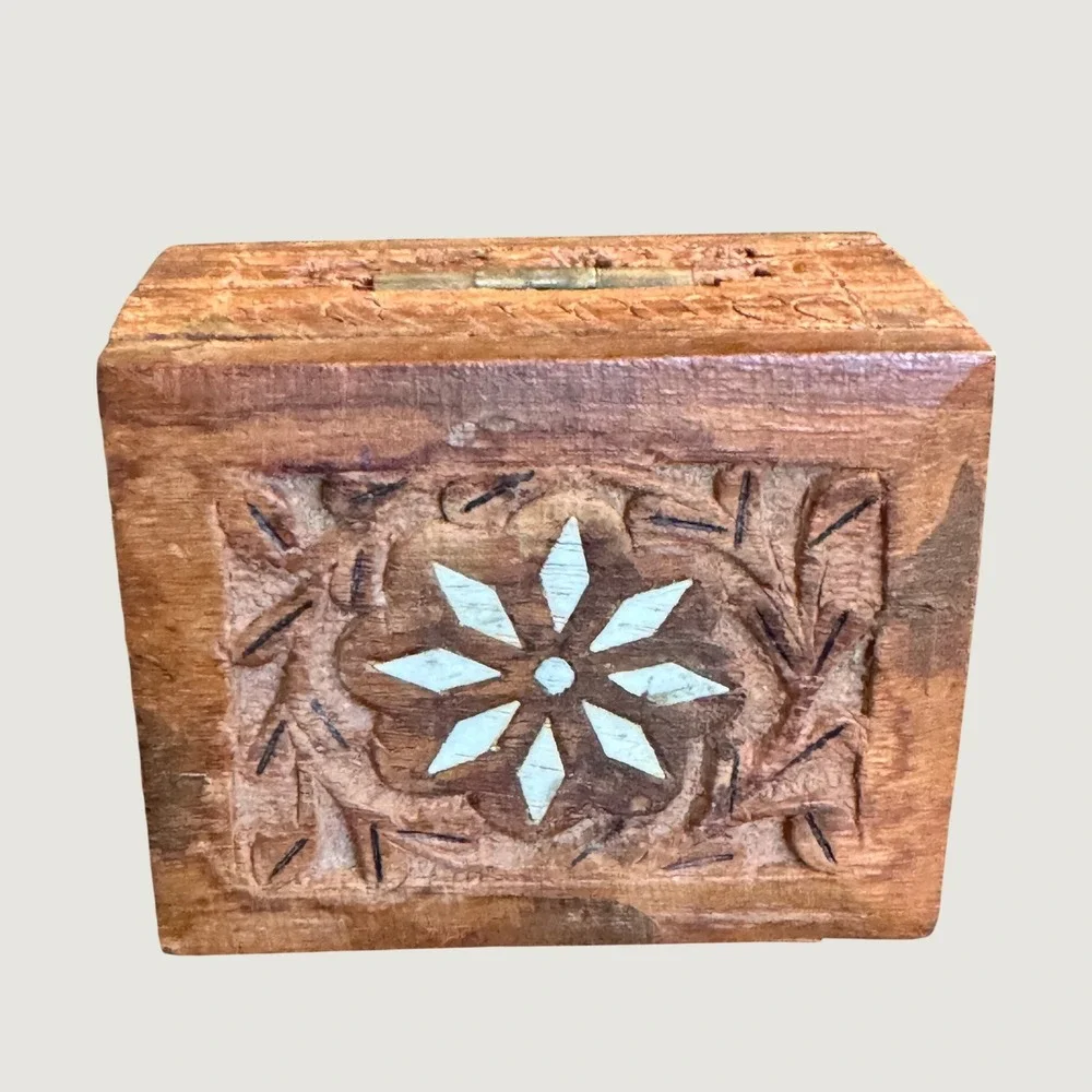 Vintage Hand Carved Wooden Trinket Box Mother of Pearl Inlay Floral Star Small